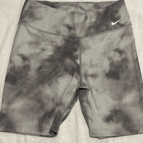 Nike 6”in shorts - Picture 2 of 5